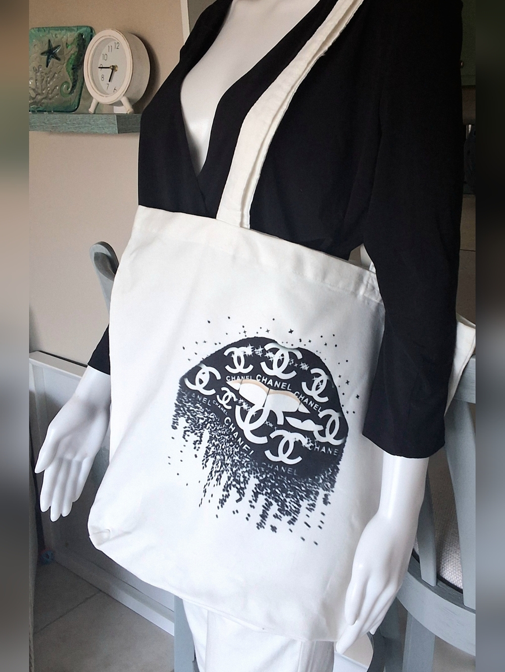 Trendy Artistic Lips Design Tote Bag - NWOT